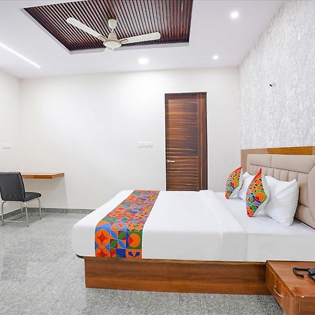 Fabhotel Platinum Palace - Nr Magadi Main Road Бангалор Екстериор снимка
