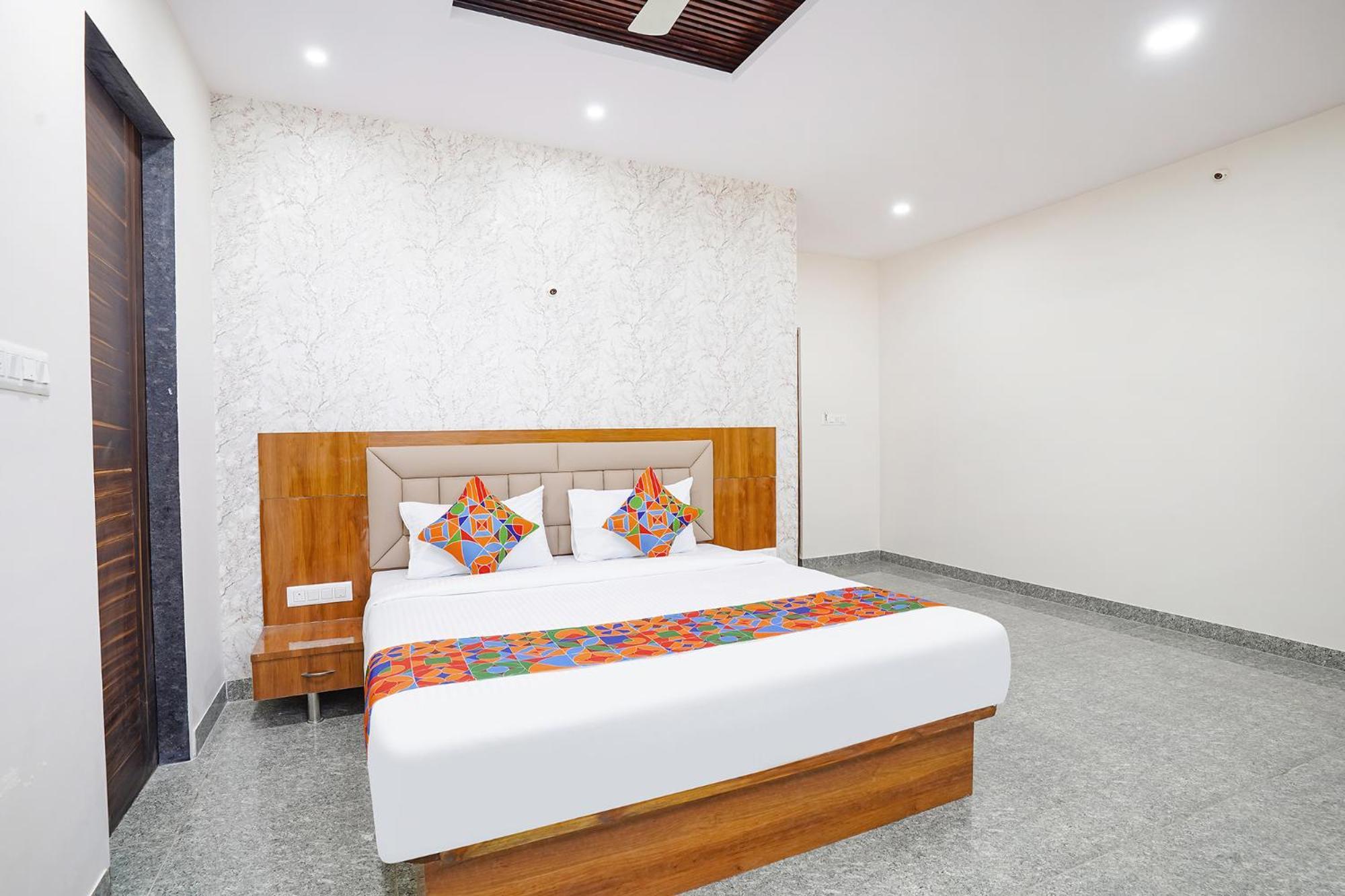 Fabhotel Platinum Palace - Nr Magadi Main Road Бангалор Екстериор снимка