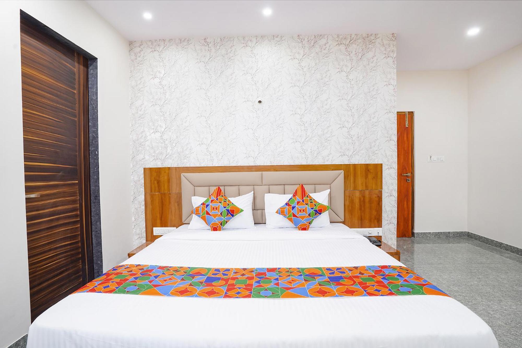 Fabhotel Platinum Palace - Nr Magadi Main Road Бангалор Екстериор снимка
